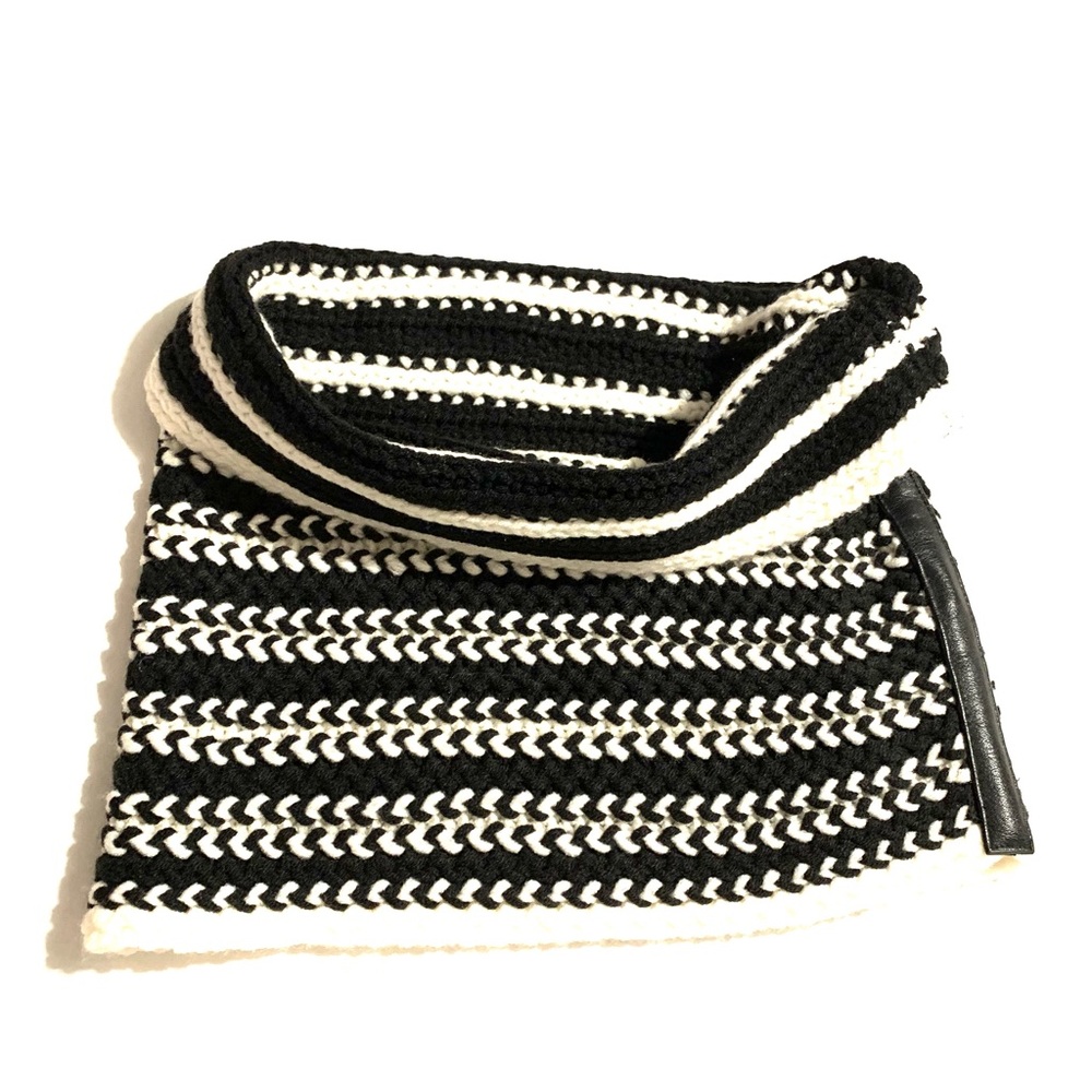 Ann Taylor Black and White Striped Neck warmer!